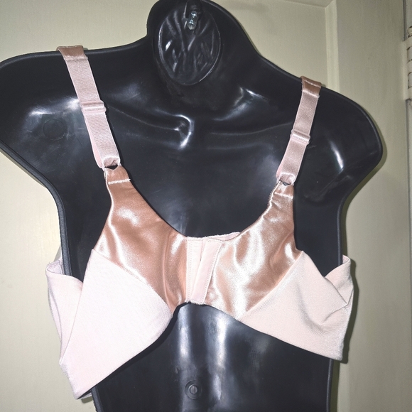 Vanity Fair Lingerie® Illumination Full-Figure Bra 76338 38DD - Picture 5 of 9